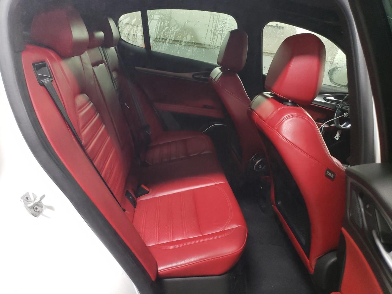 2020 Alfa Romeo Stelvio - Image 10