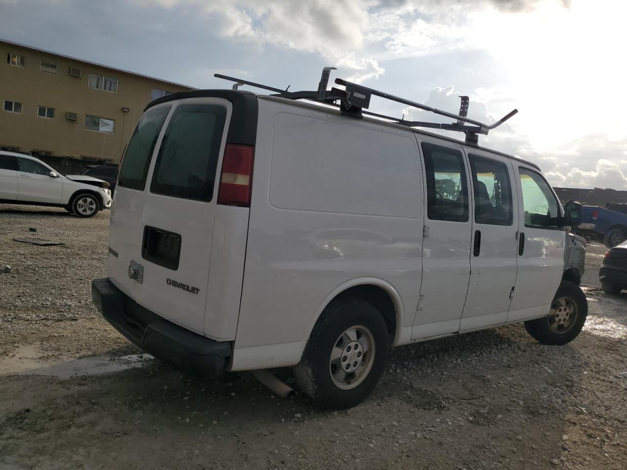 2003 Chevrolet Express - Image 3