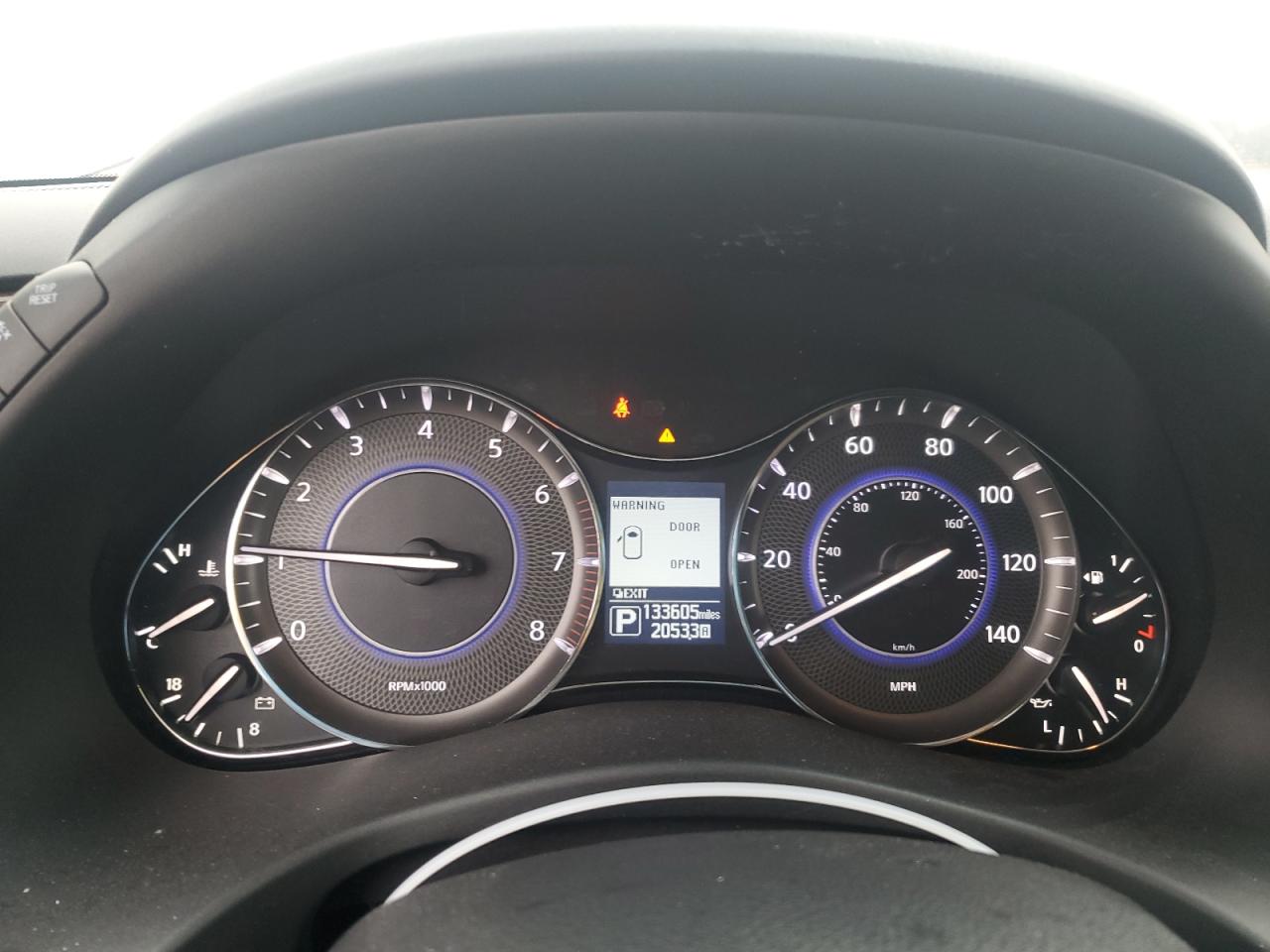 2017 Infiniti QX80 - Image 9
