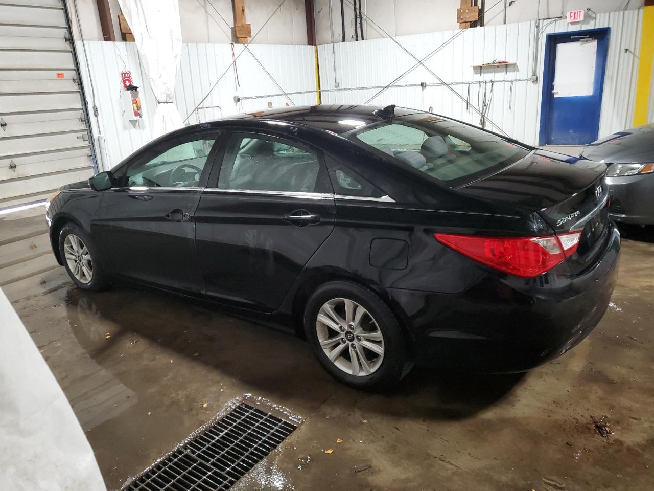 2011 Hyundai Sonata - Image 2