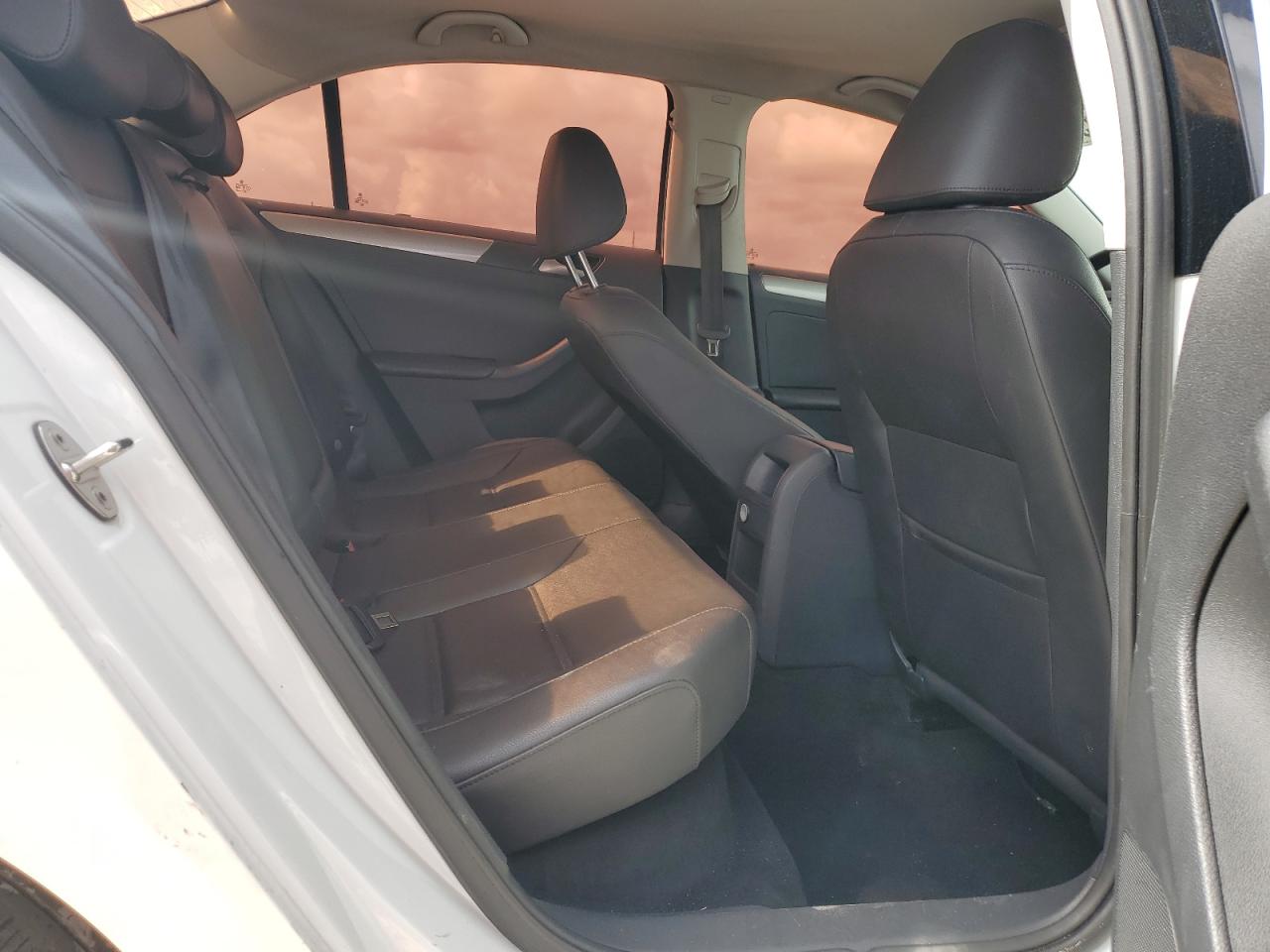 2015 Volkswagen Jetta - Image 10