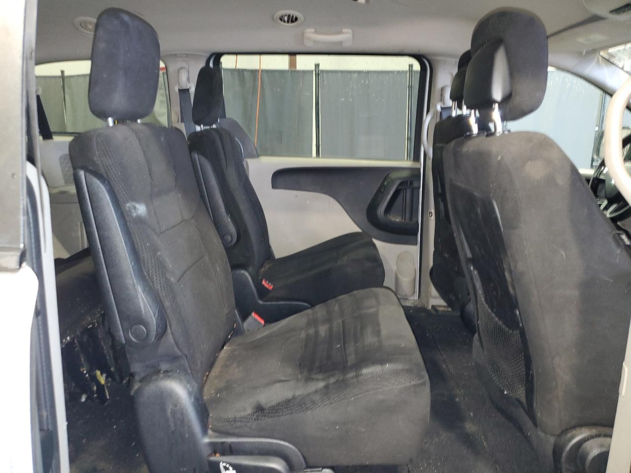 2012 Dodge Caravan - Image 11
