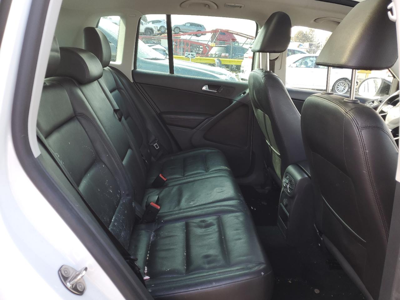 2017 Volkswagen Tiguan - Image 10