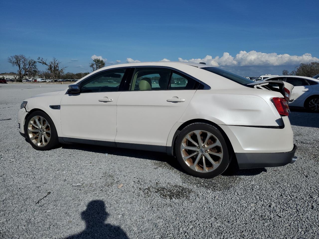 2018 Ford Taurus - Image 2