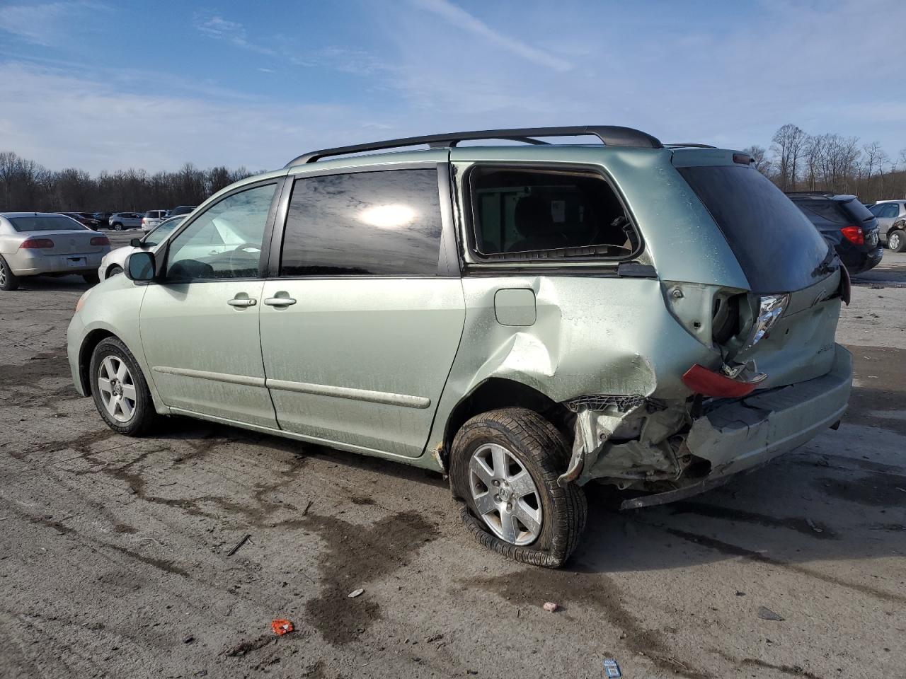 2009 Toyota Sienna - Image 2