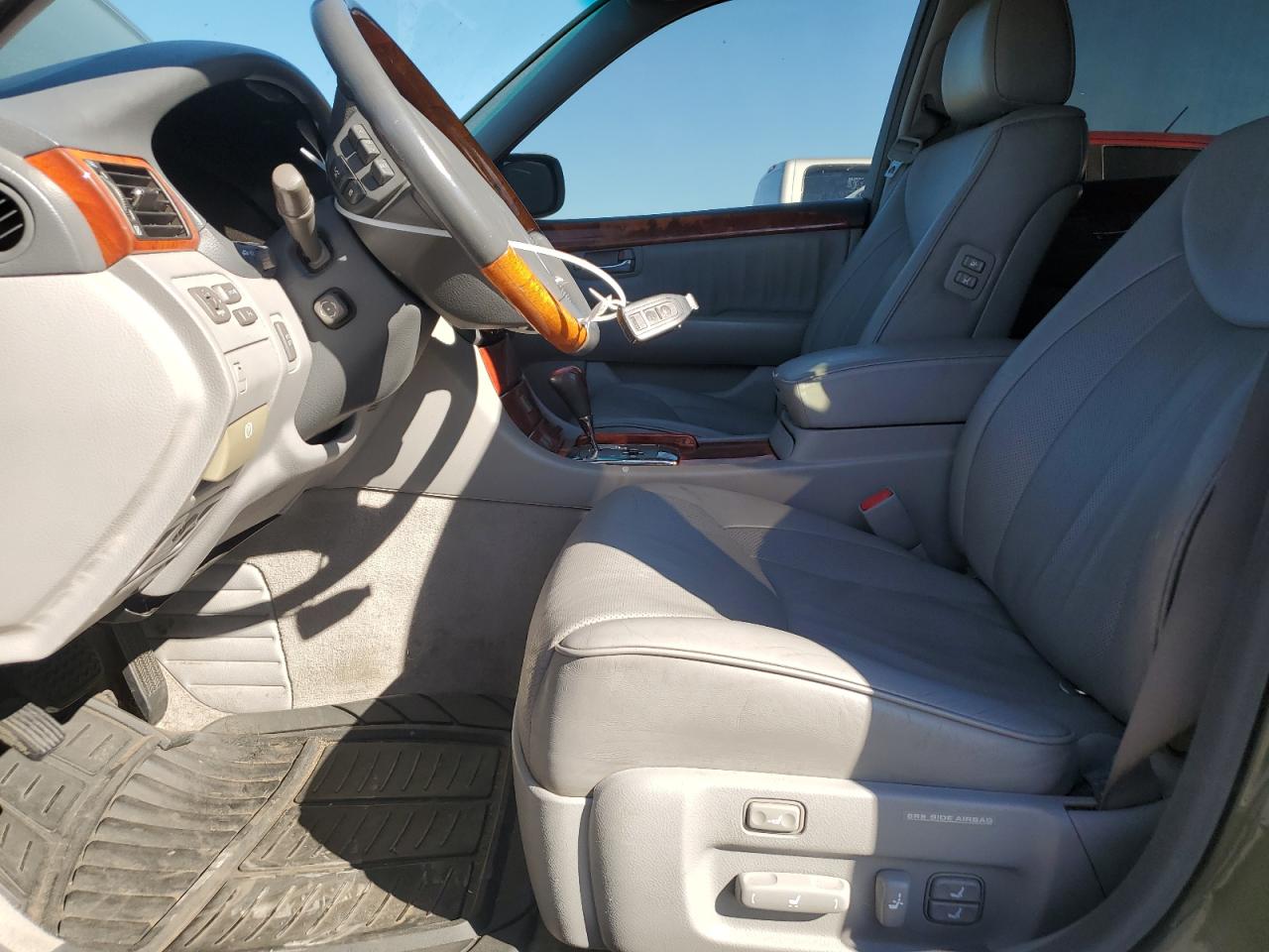 2005 Lexus LS - Image 7
