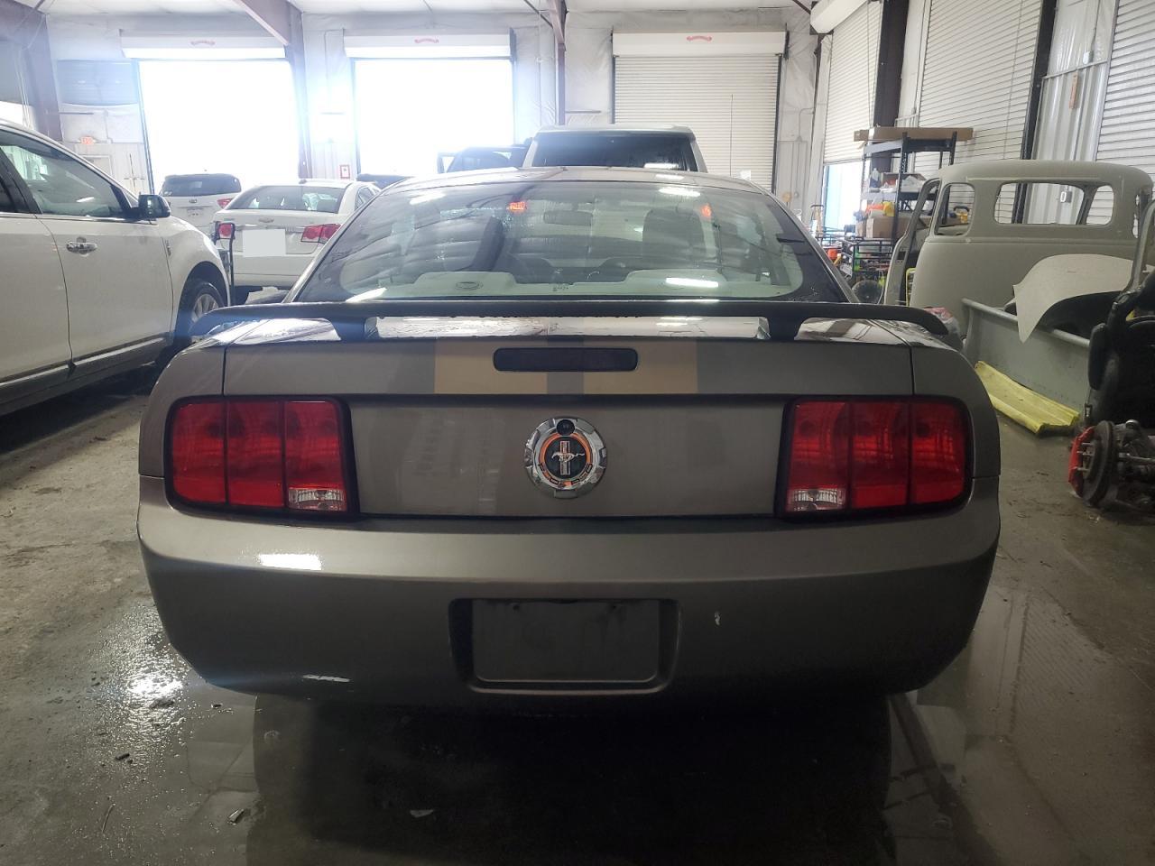 2005 Ford Mustang - Image 6