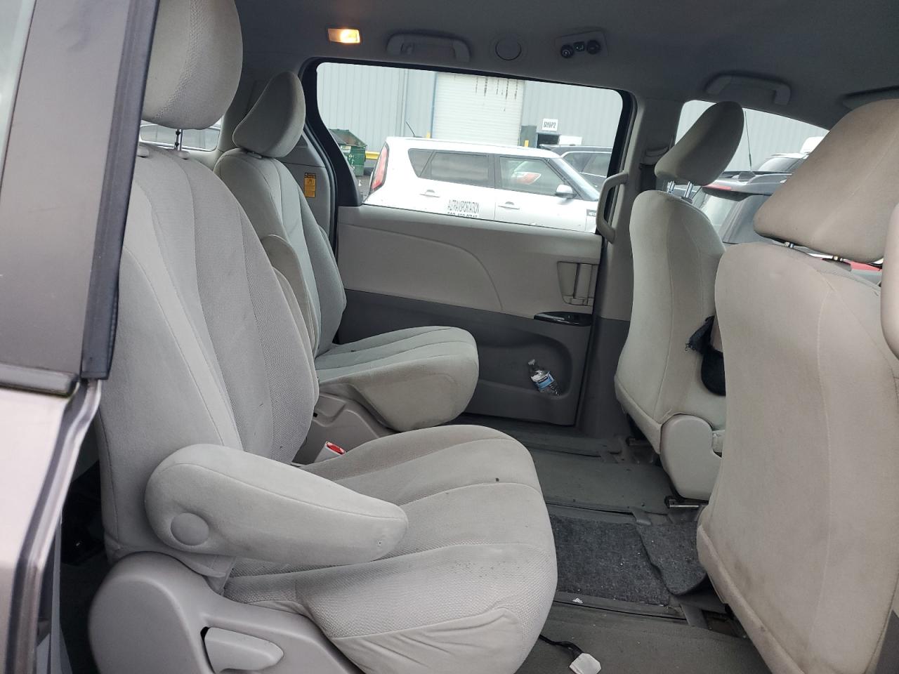 2014 Toyota Sienna - Image 11