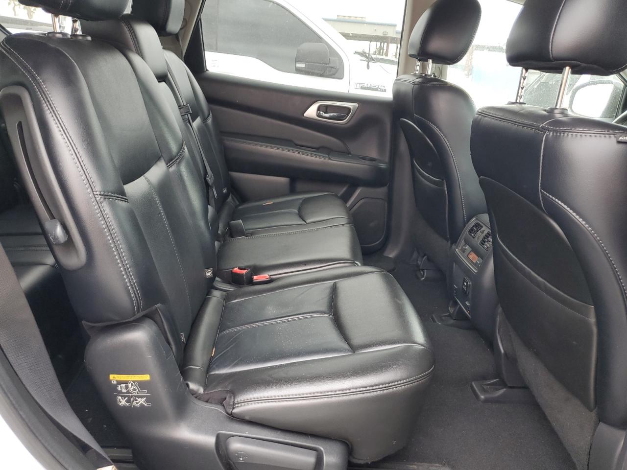 2014 Nissan Pathfinder - Image 11