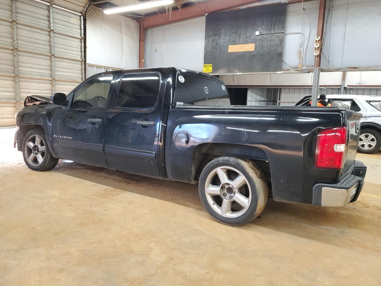 2009 Chevrolet Silverado - Image 2