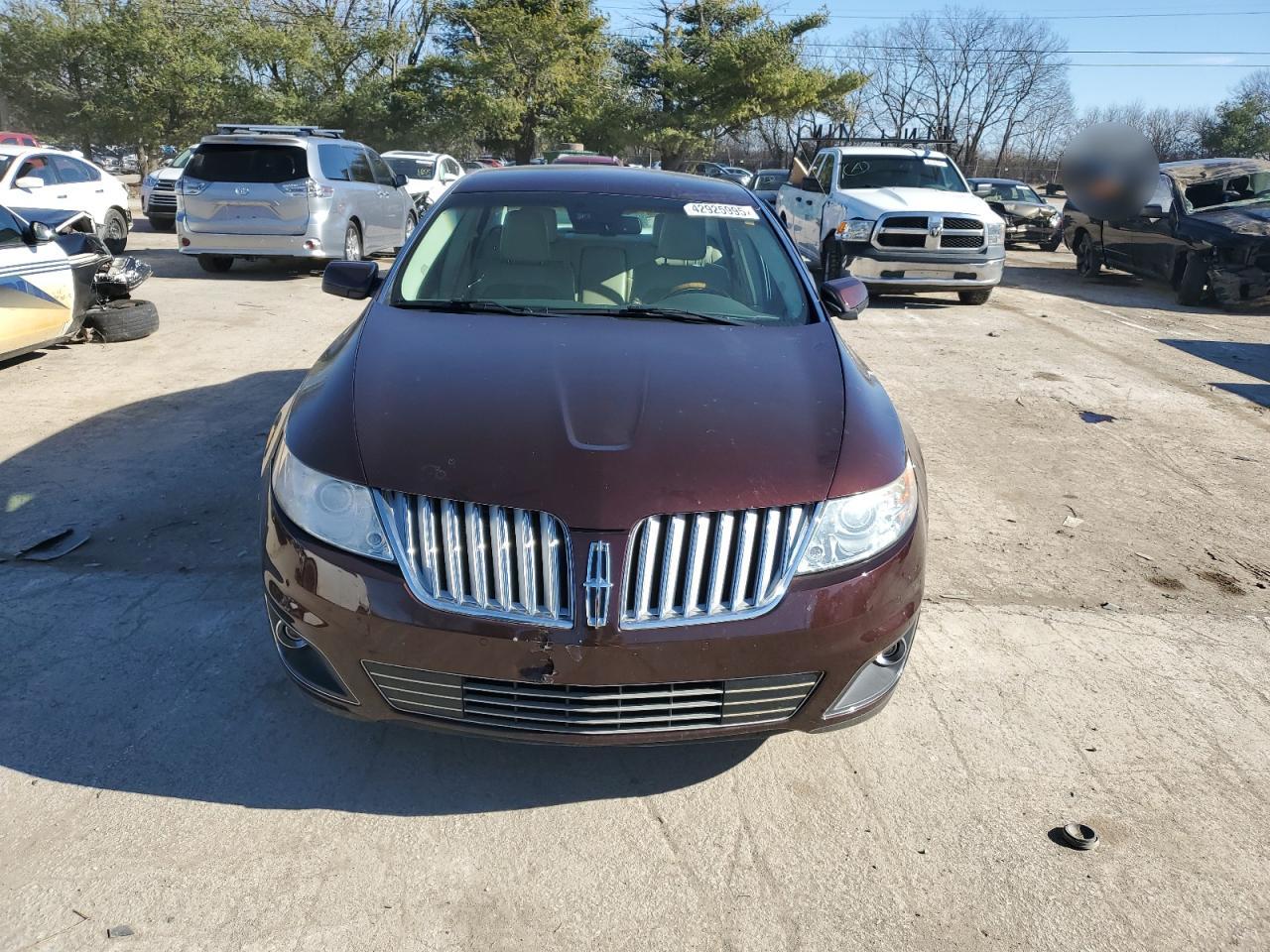 2010 Lincoln MKS - Image 5