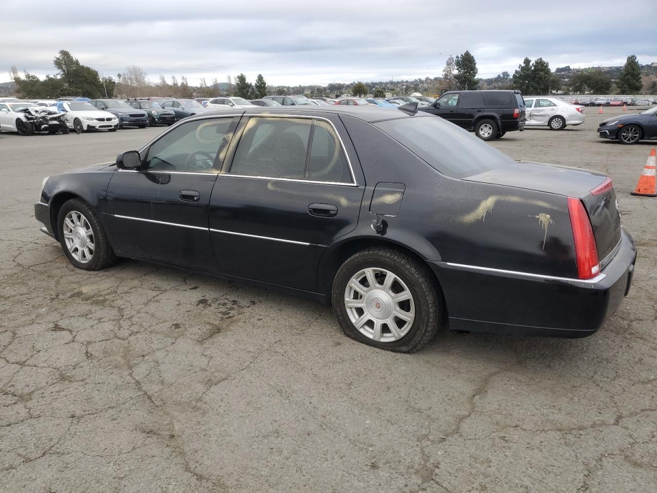 2010 Cadillac DTS - Image 2