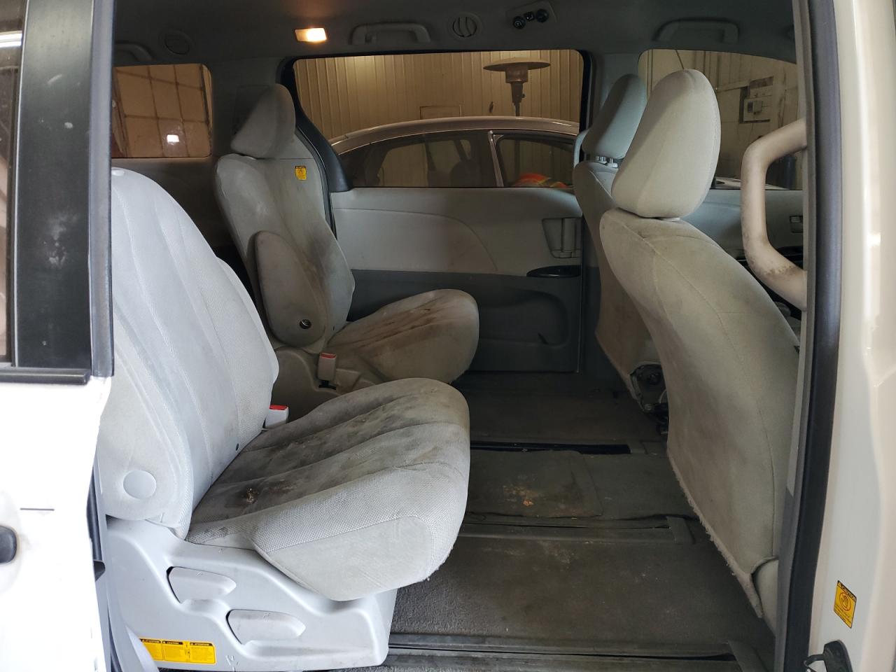 2011 Toyota Sienna - Image 11