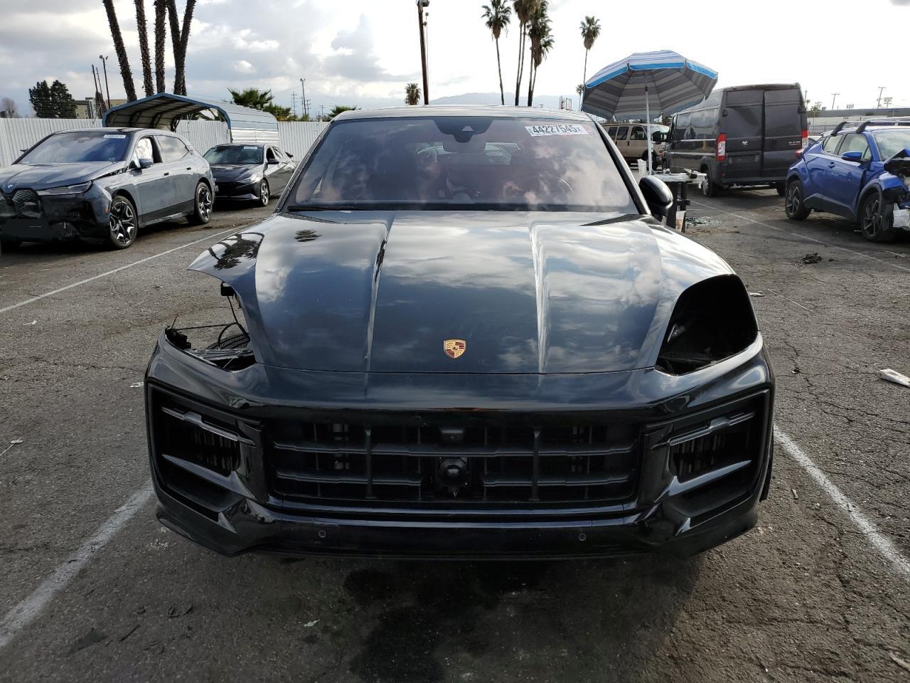2024 Porsche Cayenne - Image 5