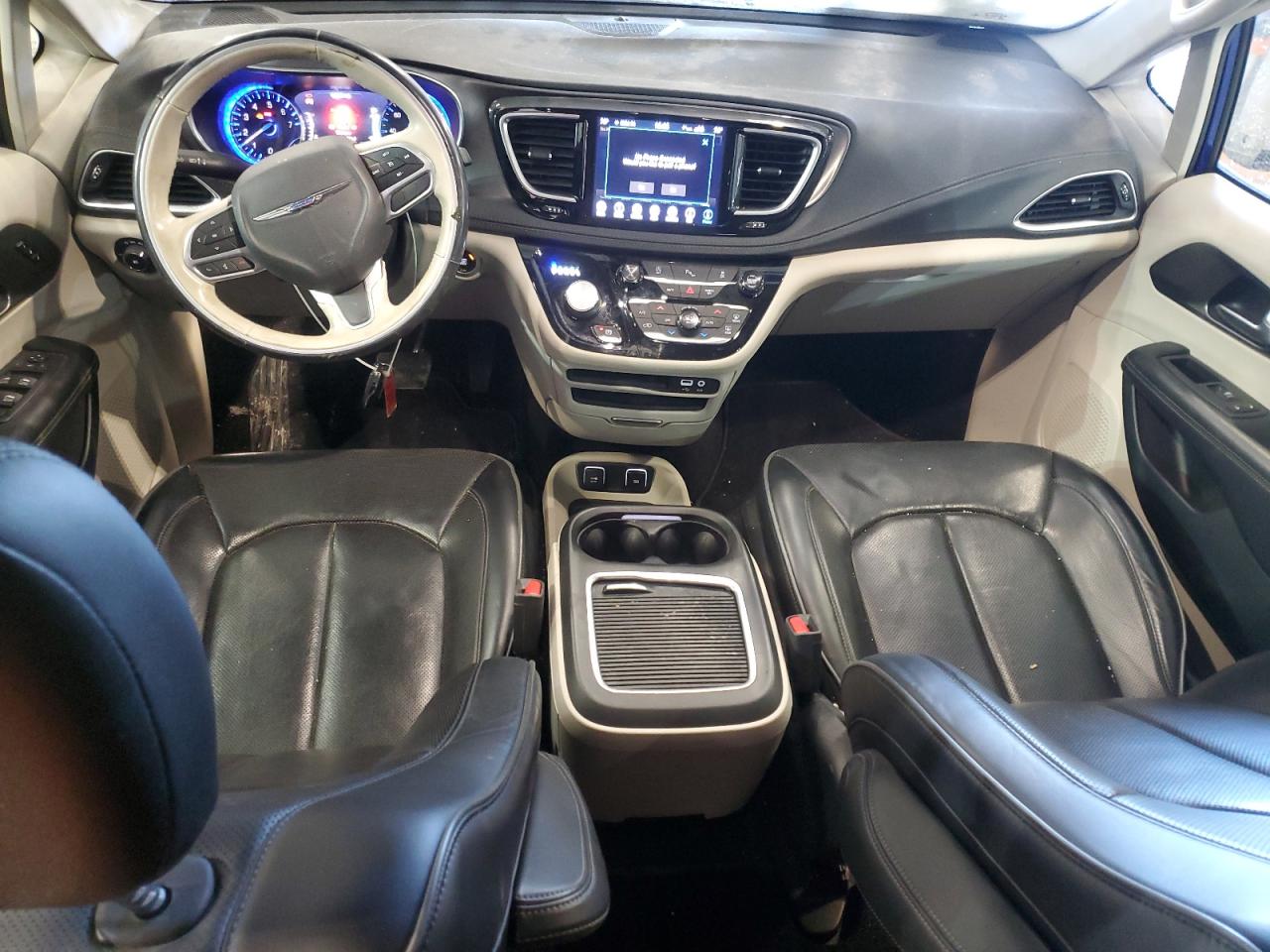 2019 Chrysler Pacifica - Image 8