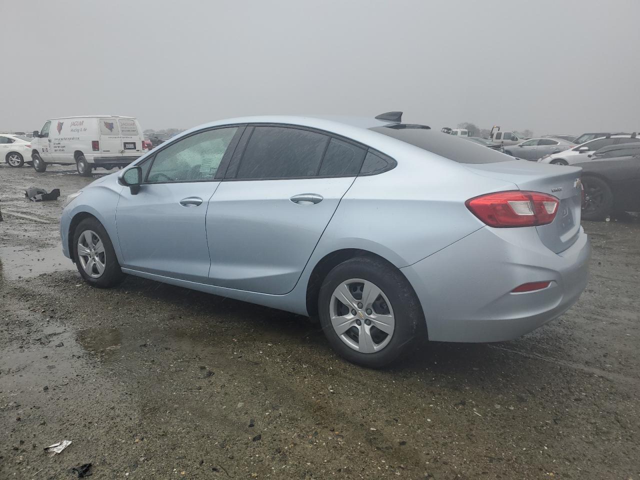 2018 Chevrolet Cruze - Image 2