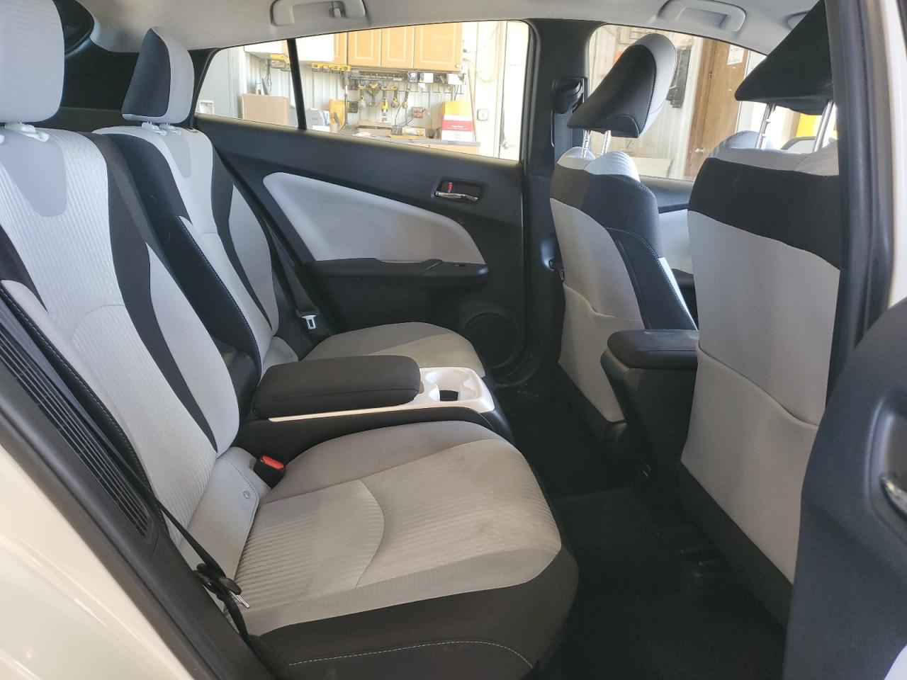 2018 Toyota Prius - Image 12