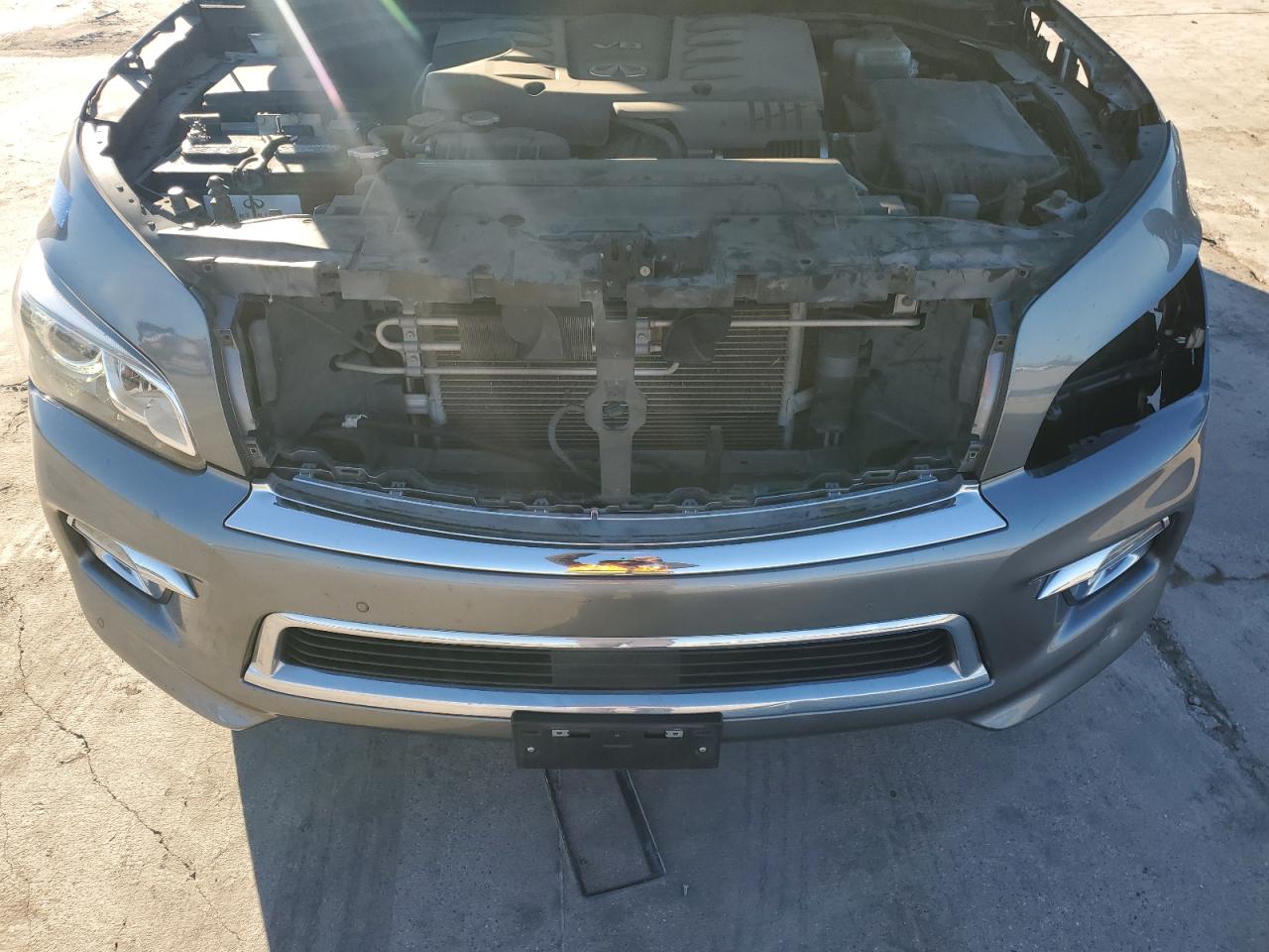 2015 Infiniti QX80 - Image 11