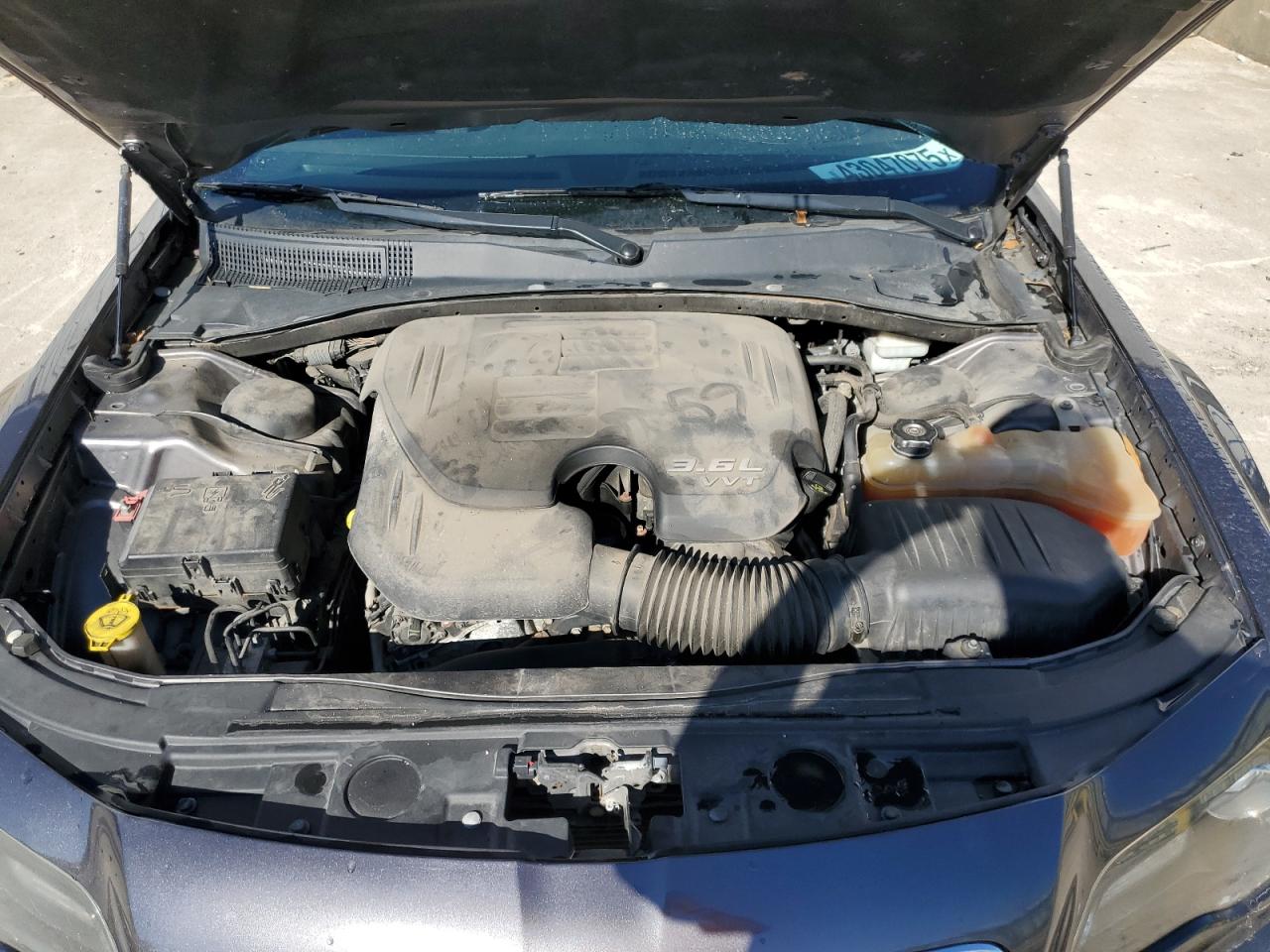 2014 Chrysler 300 - Image 11