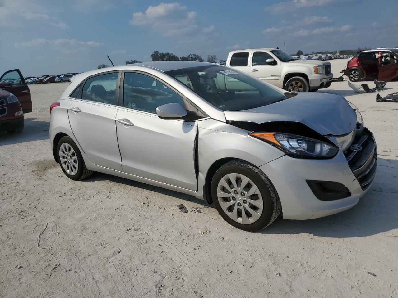 2016 Hyundai Elantra - Image 4