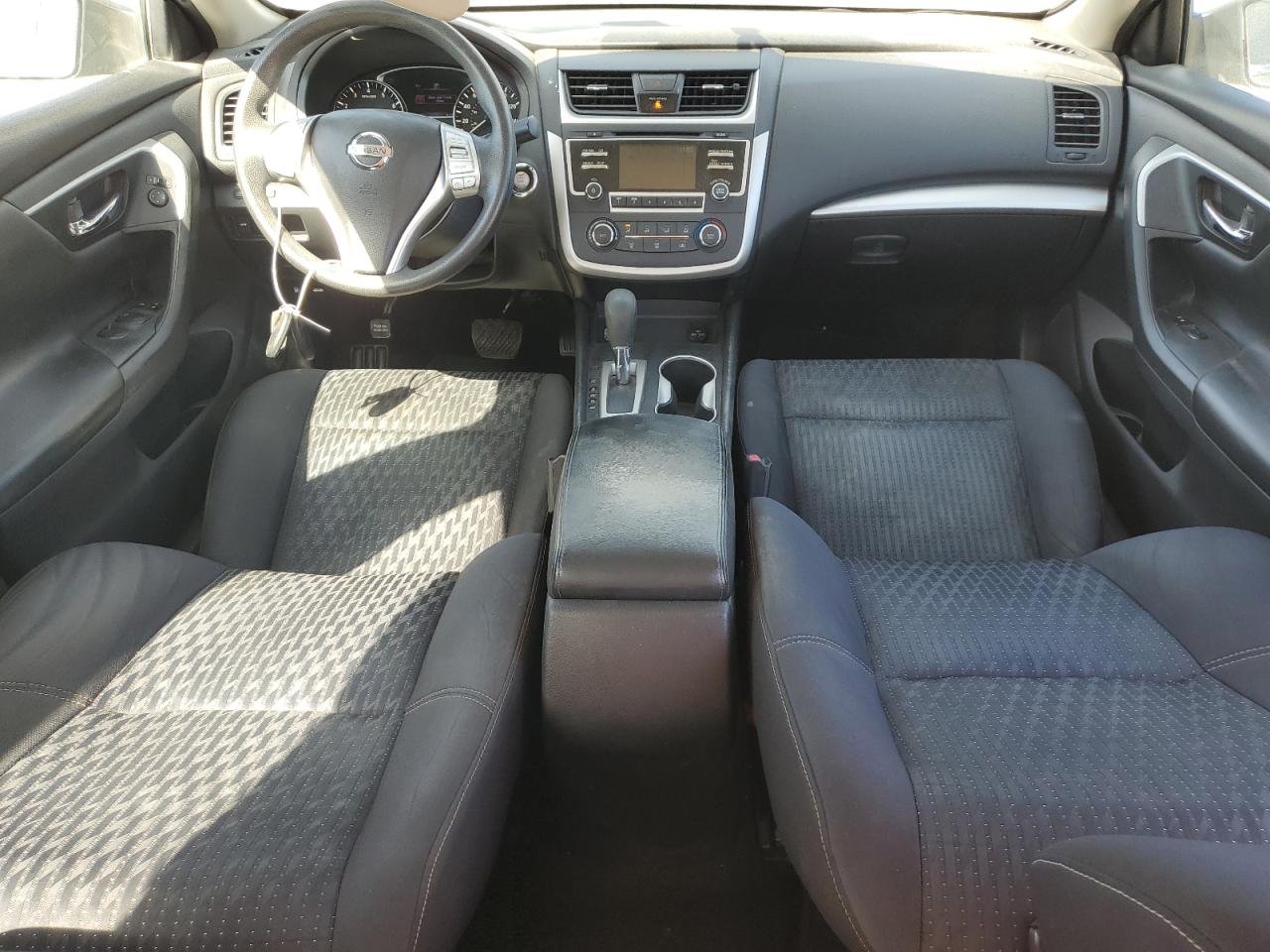 2017 Nissan Altima - Image 8