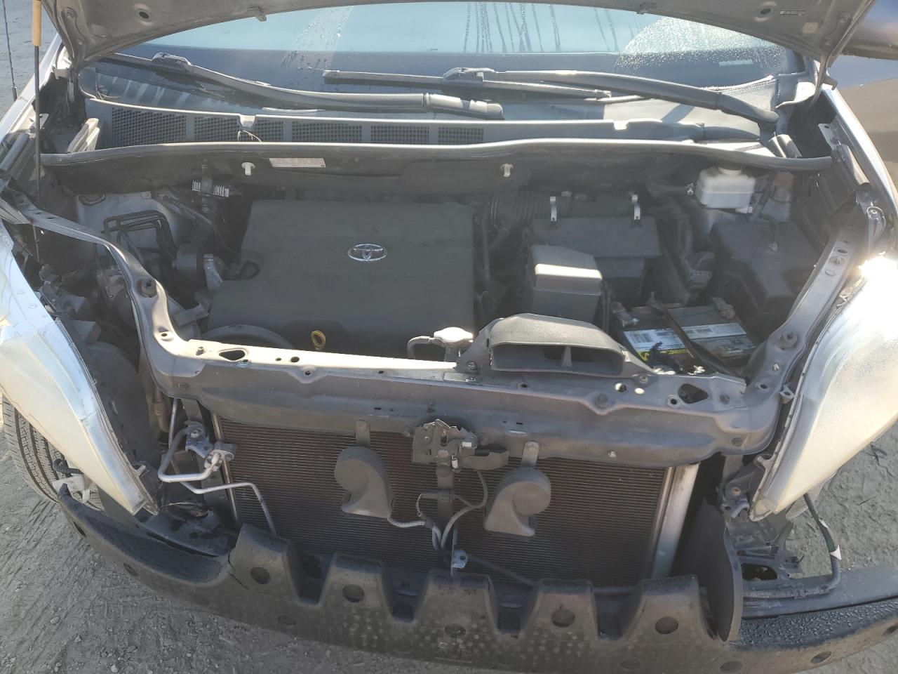 2012 Toyota Sienna - Image 13