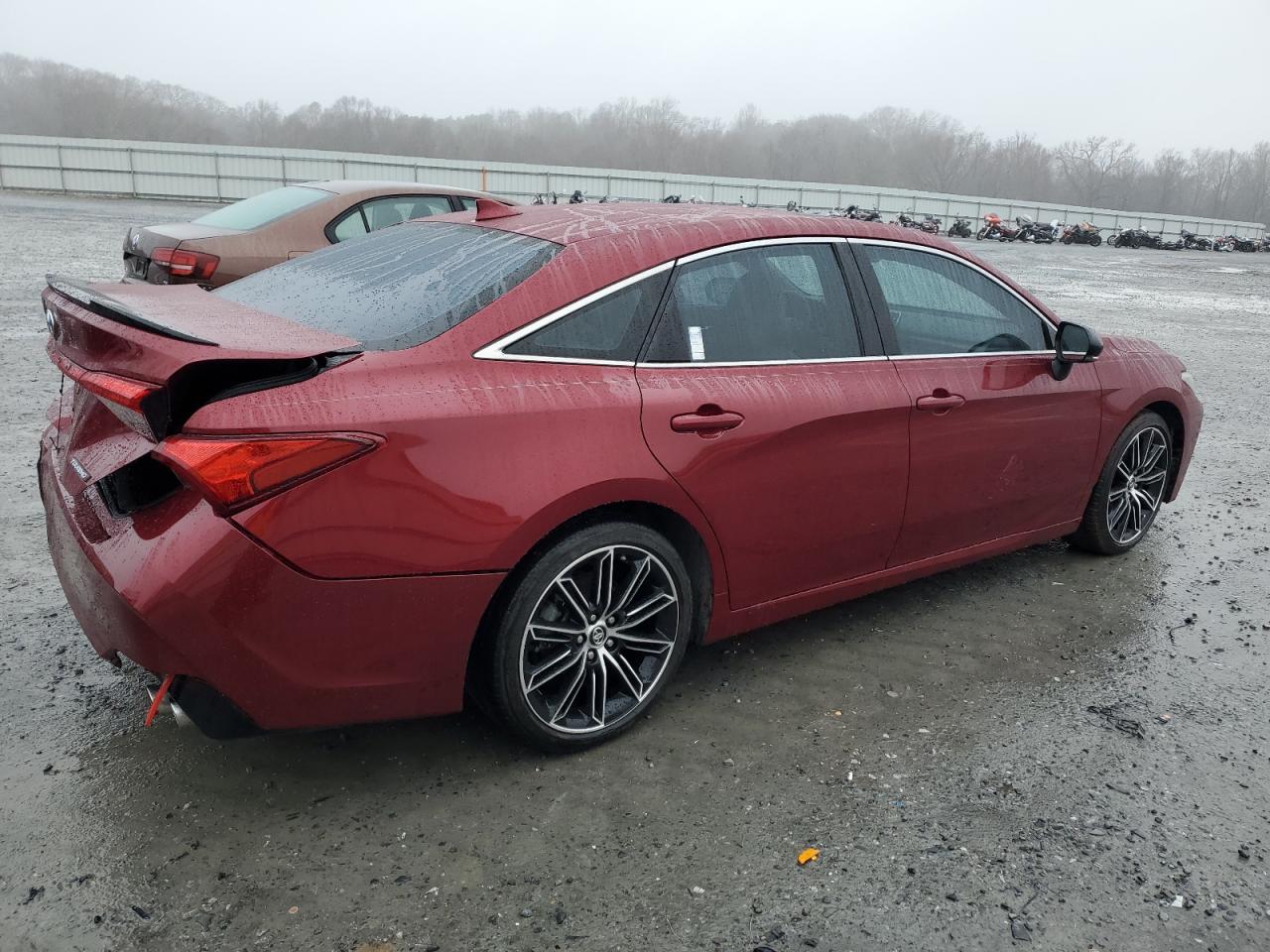 2019 Toyota Avalon - Image 3