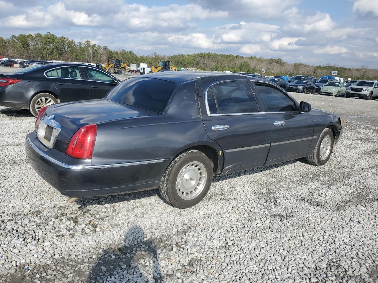 1999 Lincoln Town Car - Image 3
