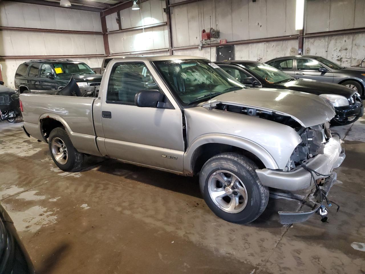 2001 Chevrolet S-10 Pickup - Image 4