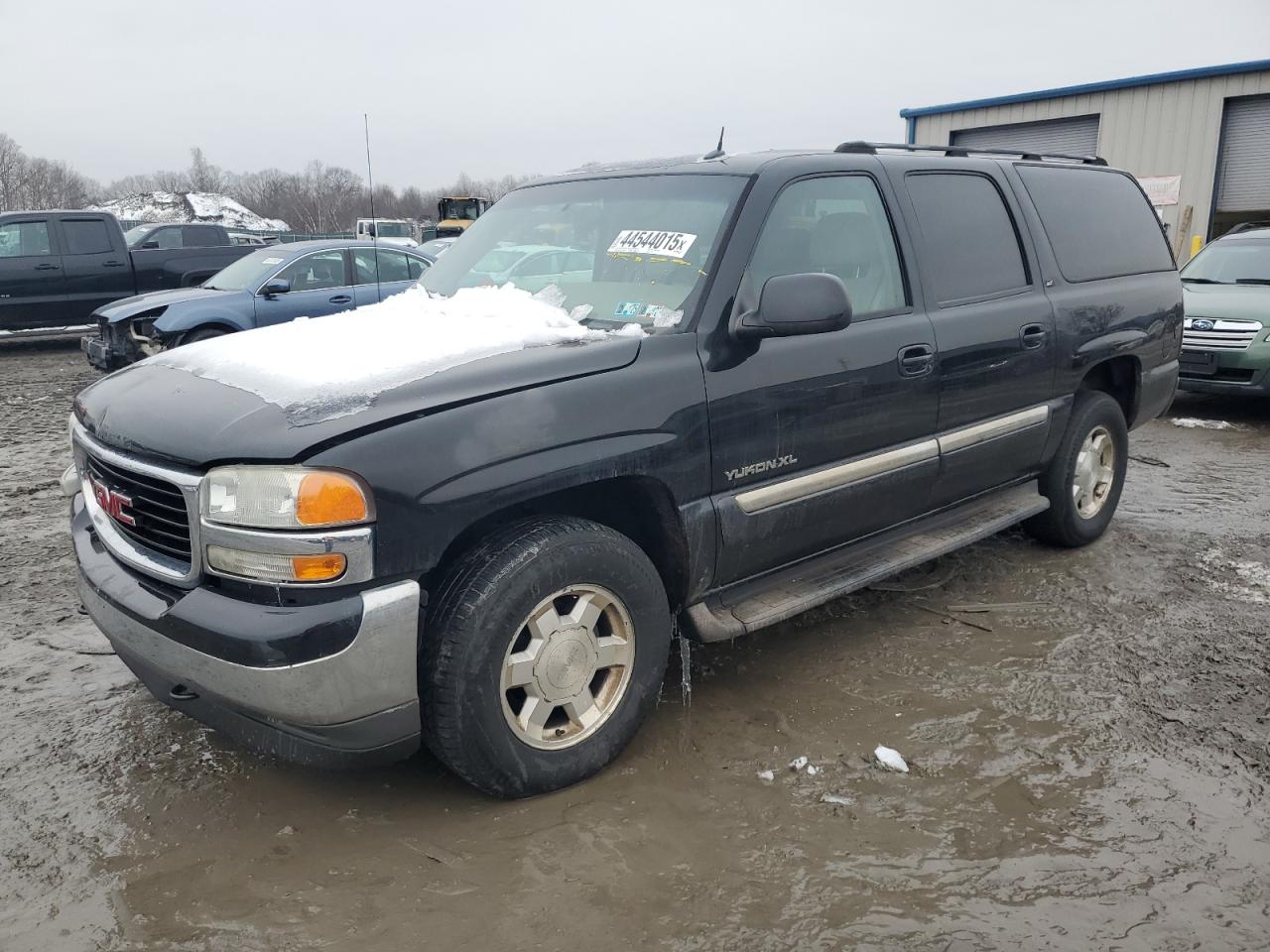 2005 GMC Yukon - Image 1