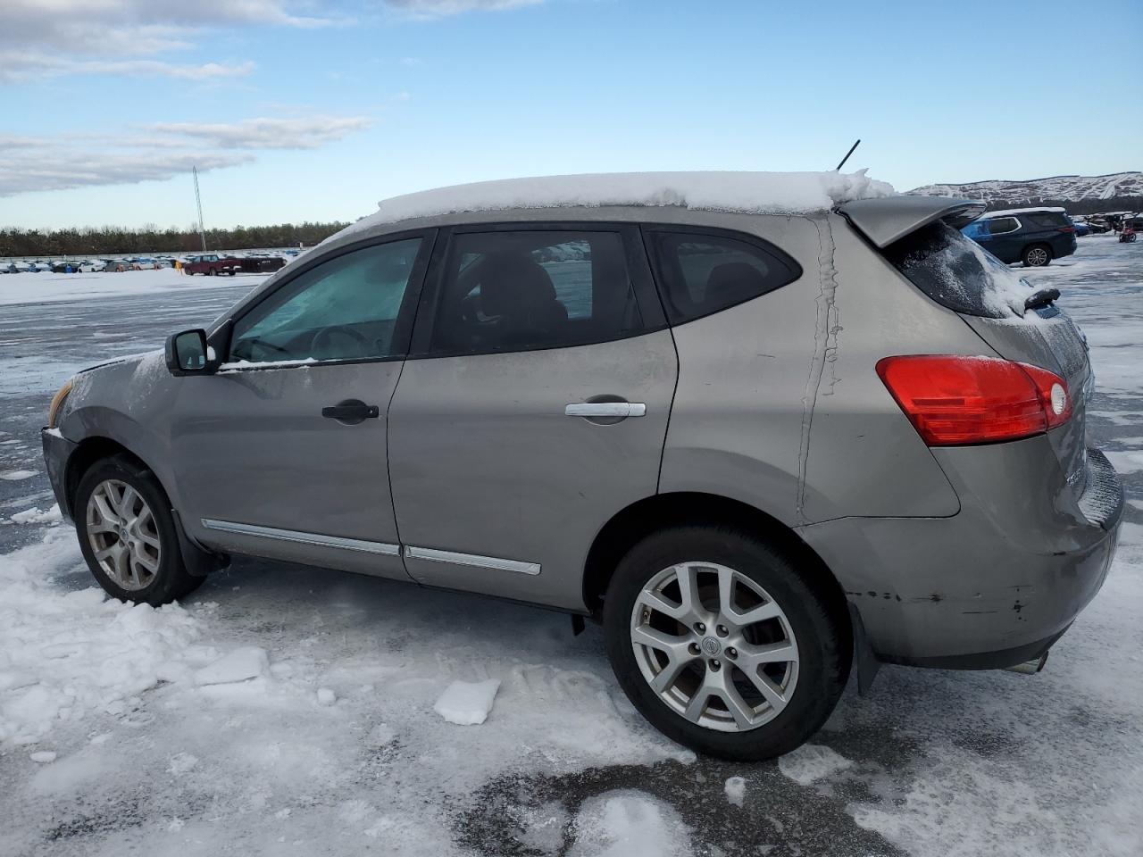 2012 Nissan Rogue - Image 2