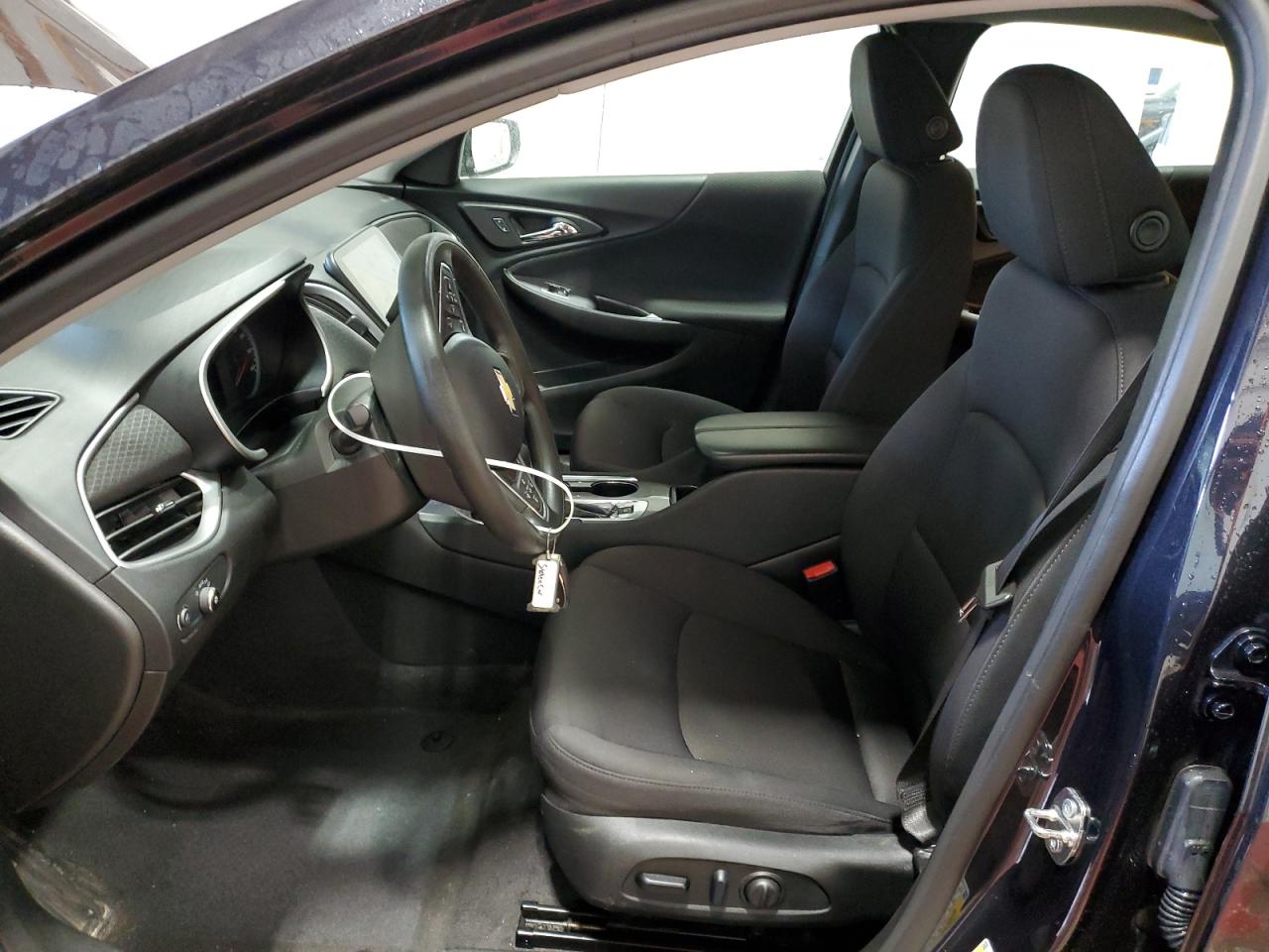 2023 Chevrolet Malibu - Image 7