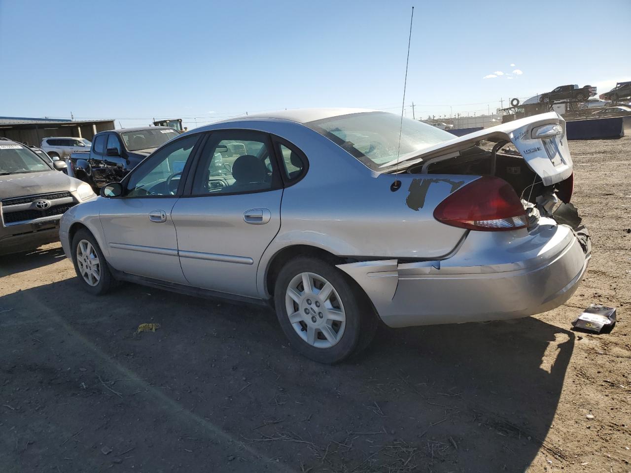 2005 Ford Taurus - Image 2