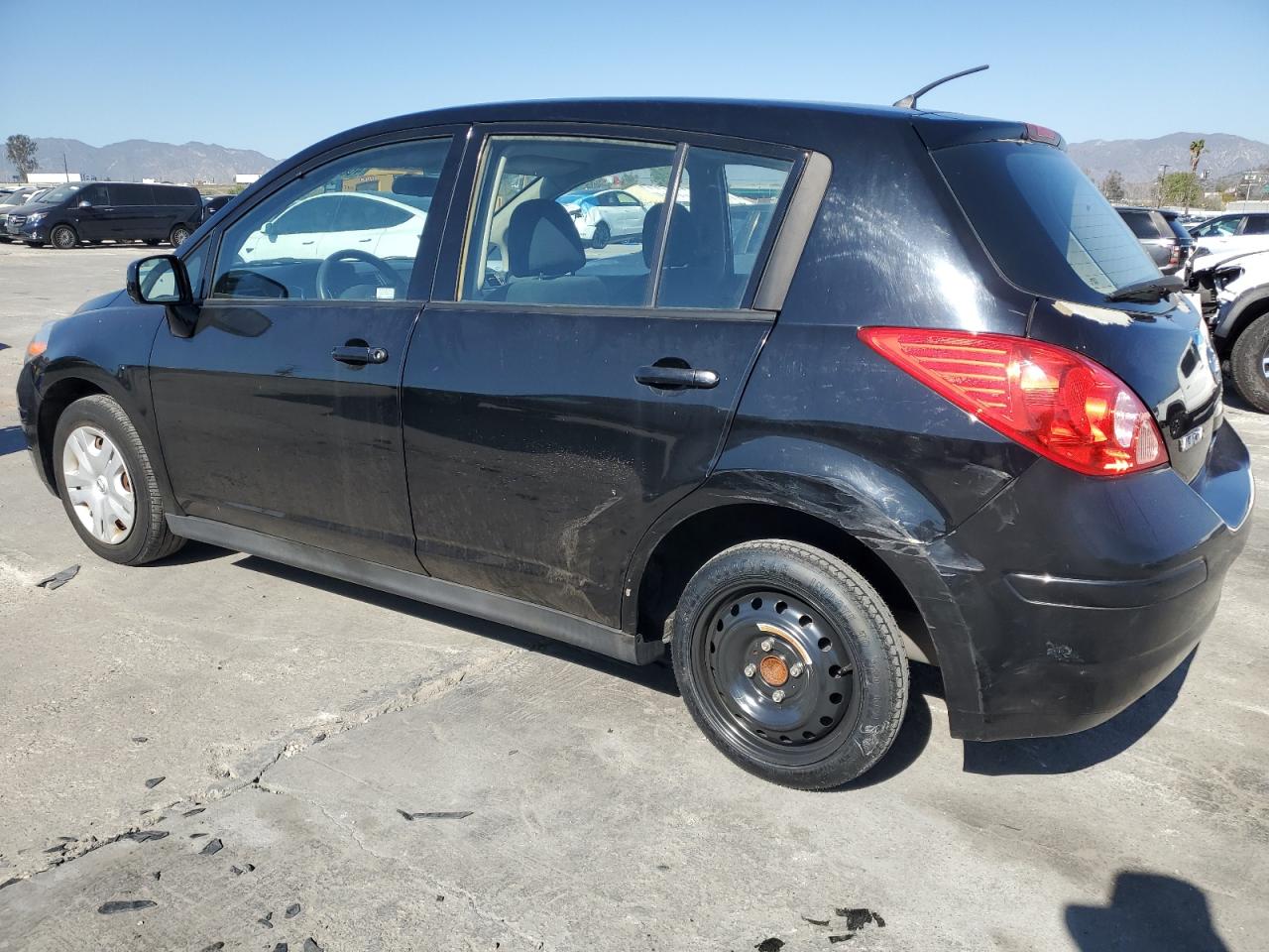 2011 Nissan Versa - Image 2