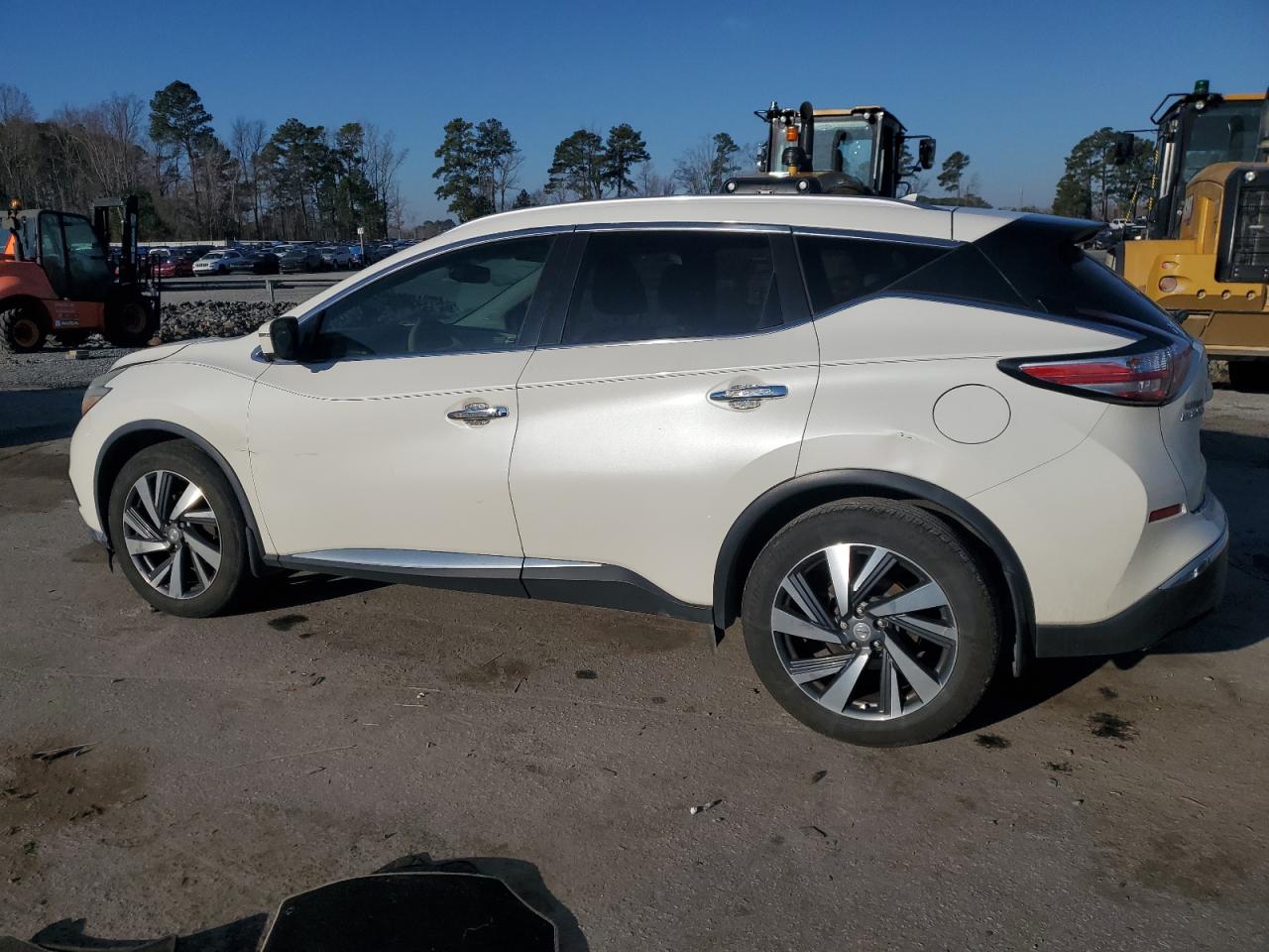 2015 Nissan Murano - Image 2