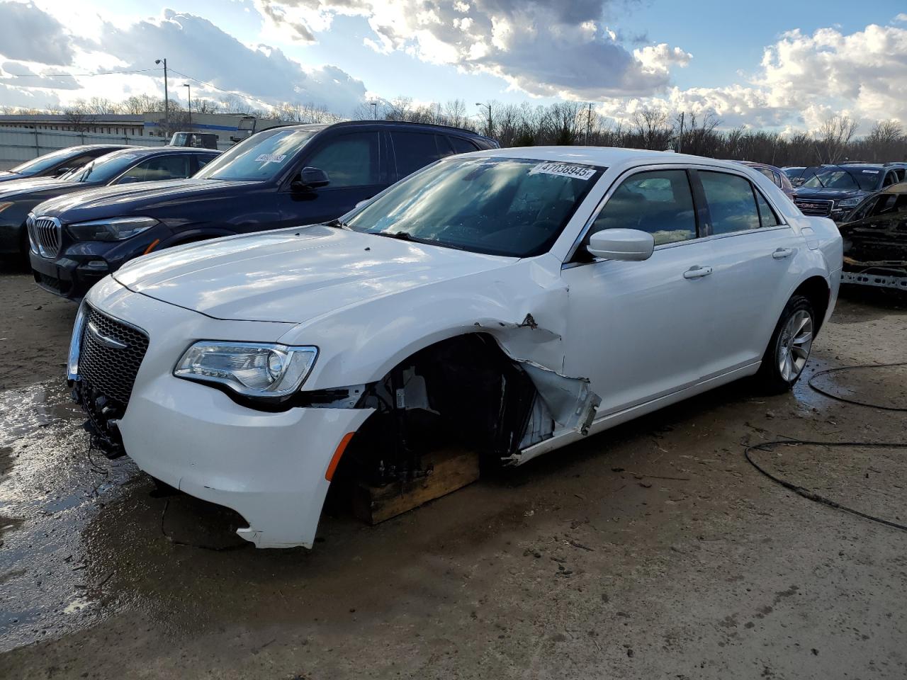 2015 Chrysler 300 Limited за продажба в Louisville, KY - Front End