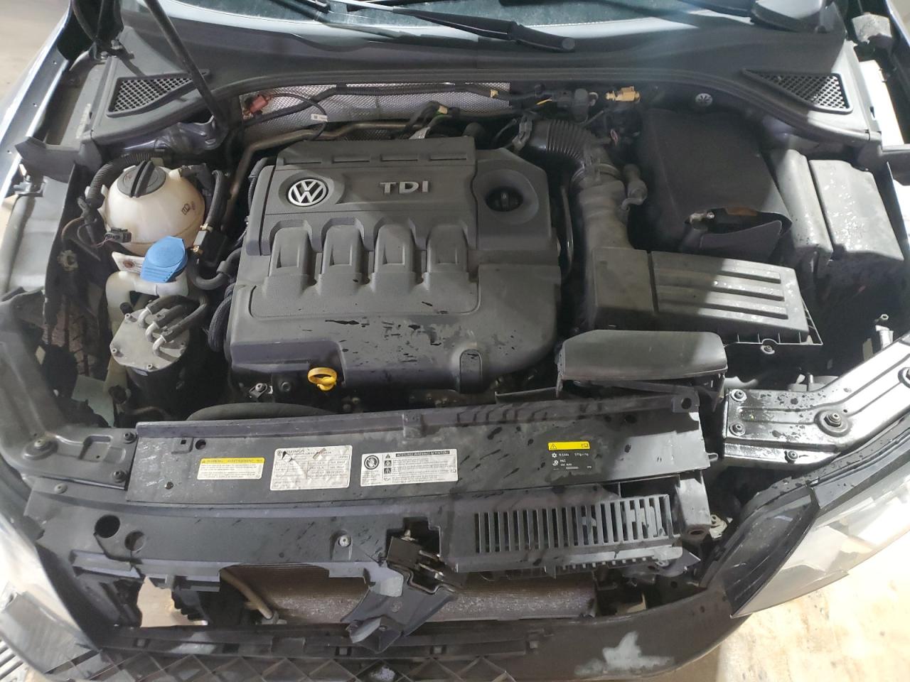 2015 Volkswagen Passat - Image 11