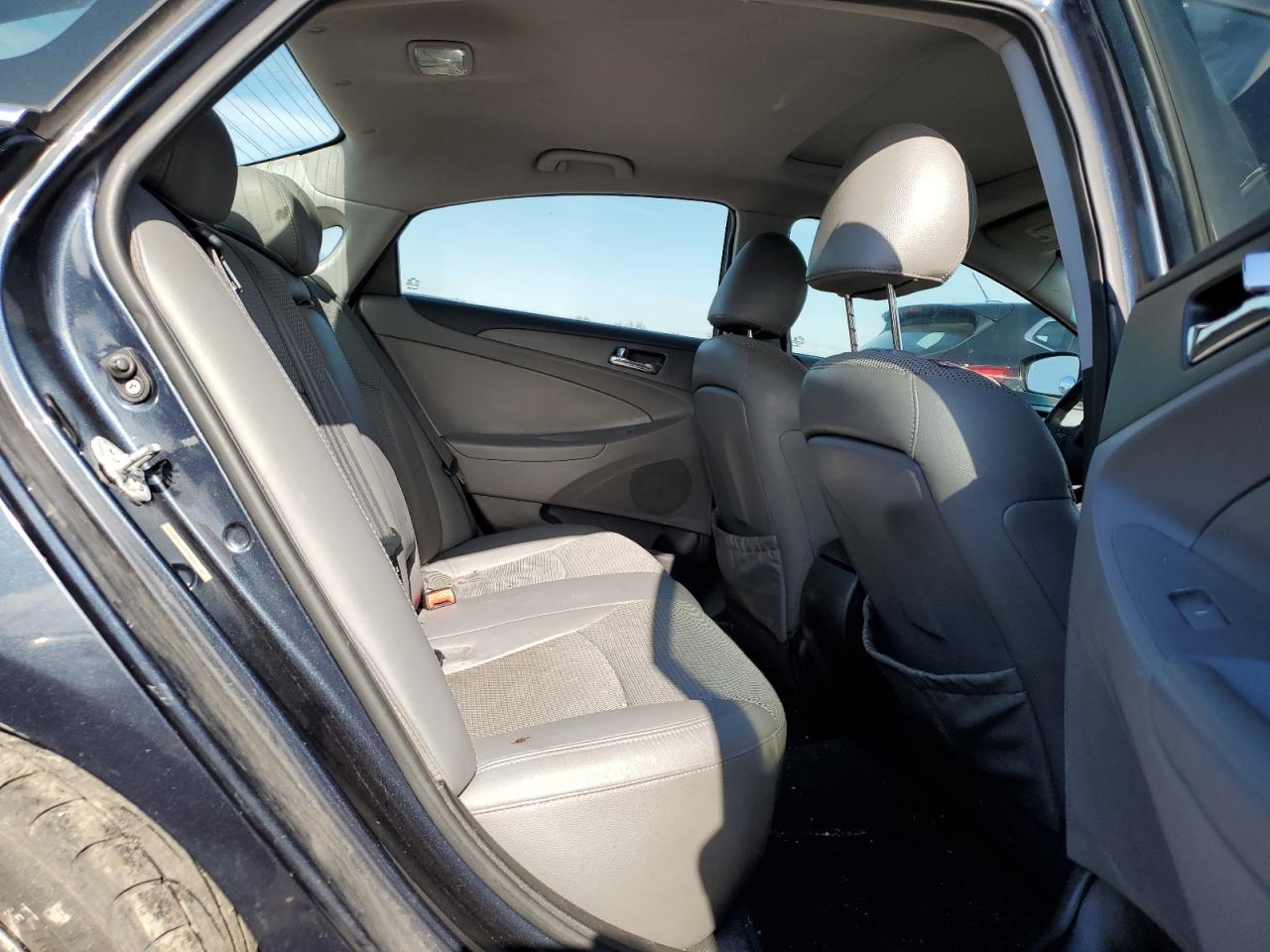 2011 Hyundai Sonata - Image 10