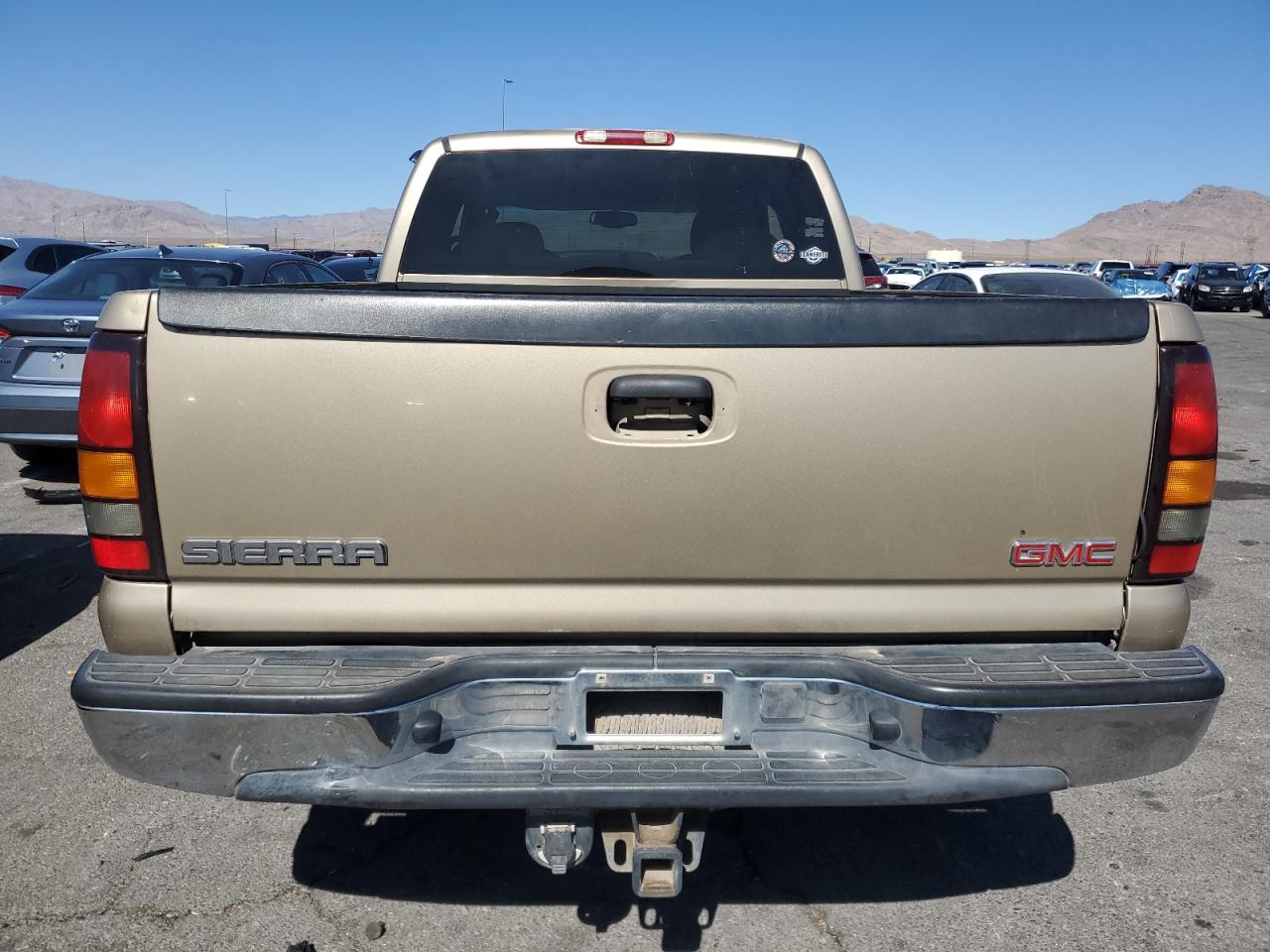2004 GMC Sierra - Image 6