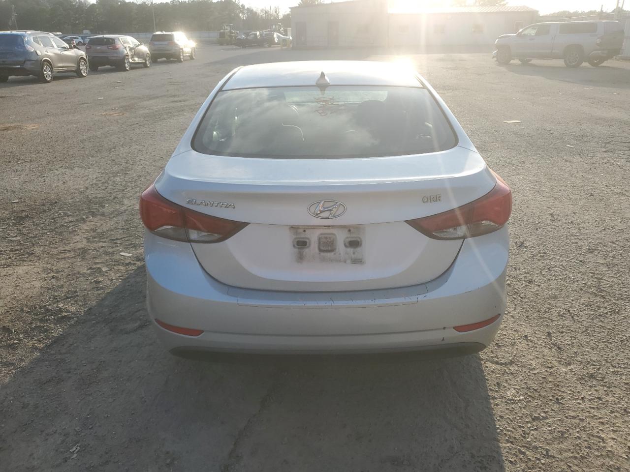 2015 Hyundai Elantra - Image 6