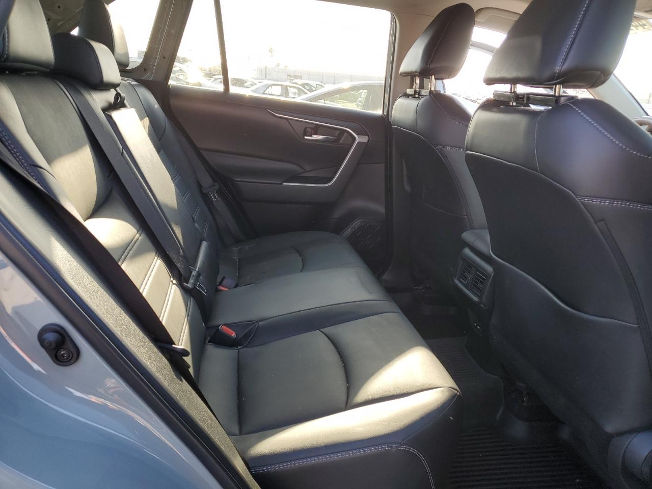 2022 Toyota RAV 4 - Image 11