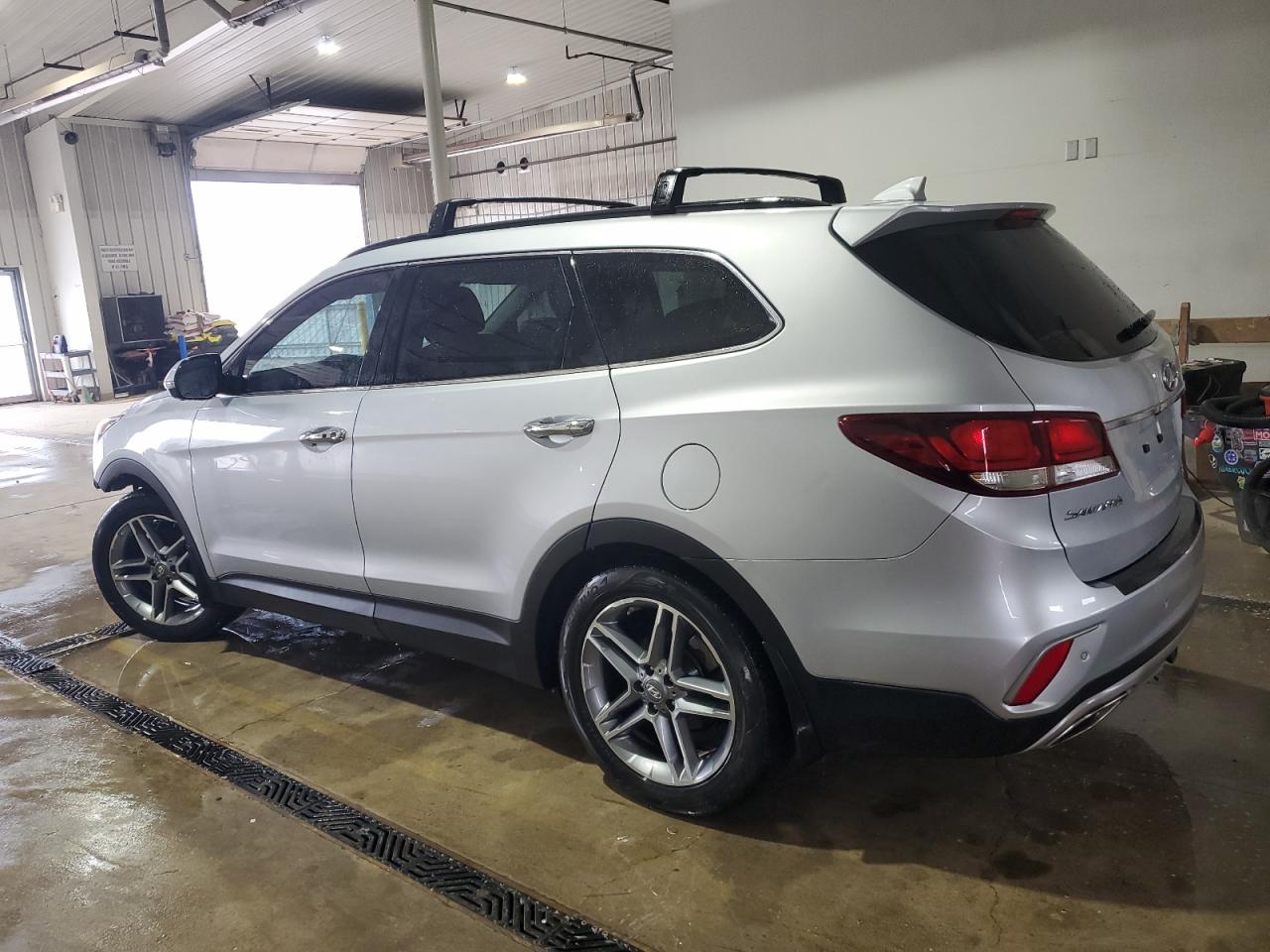 2018 Hyundai Santa Fe - Image 2