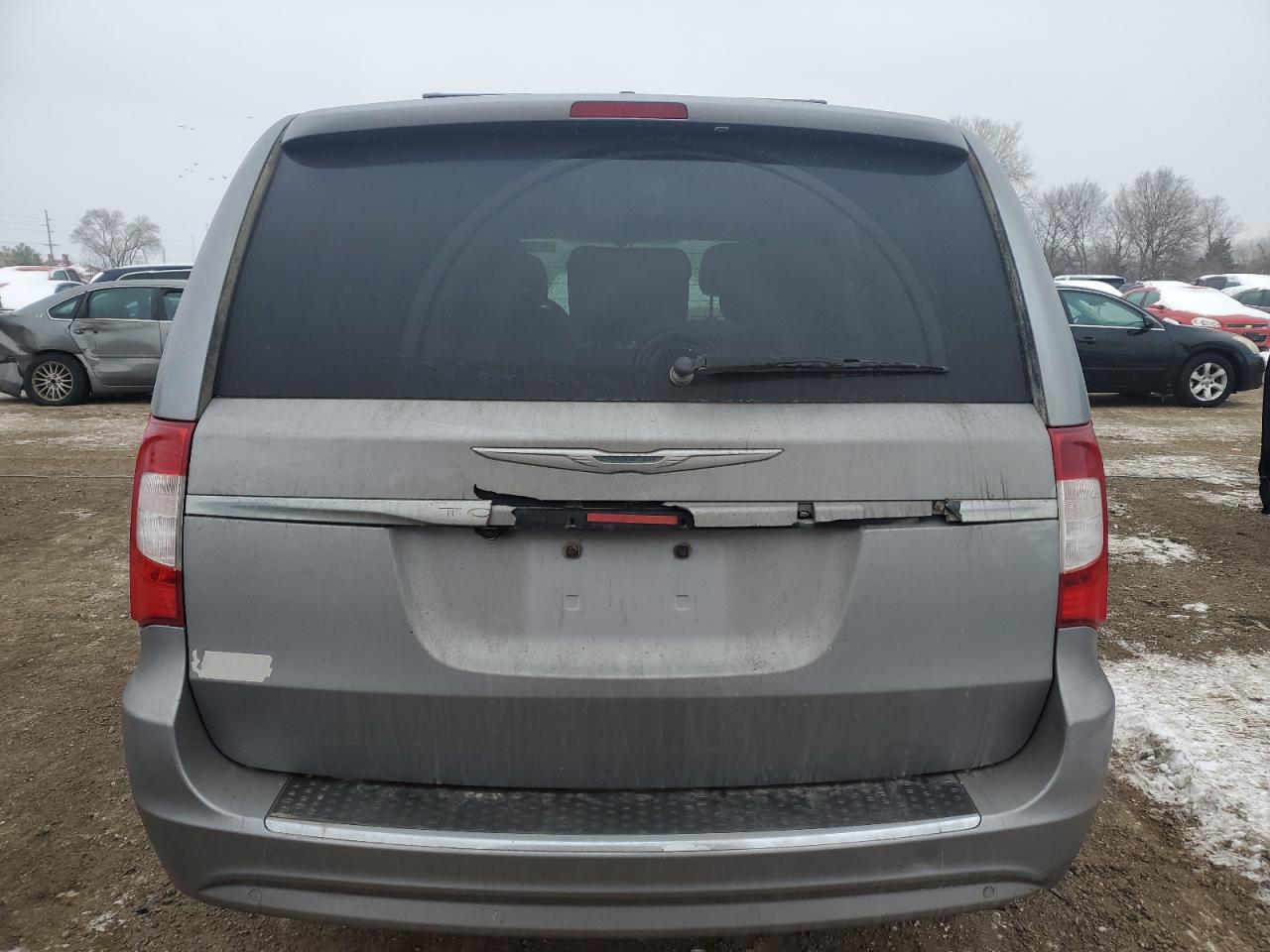 2013 Chrysler Town & Country - Image 6