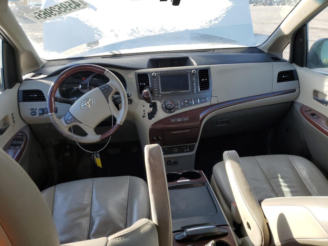 2011 Toyota Sienna - Image 8