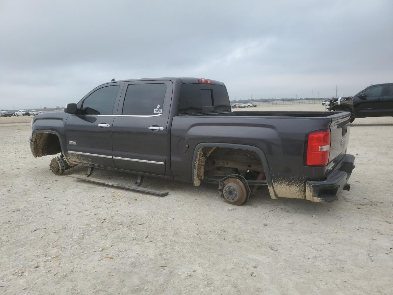 2015 GMC Sierra - Image 2