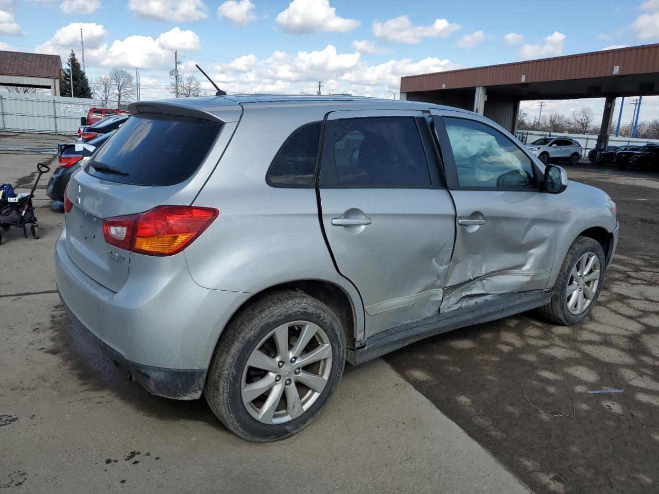 2015 Mitsubishi Outlander - Image 3
