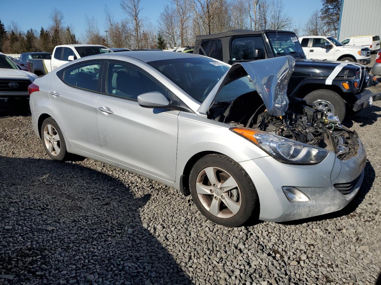 2013 Hyundai Elantra - Image 4