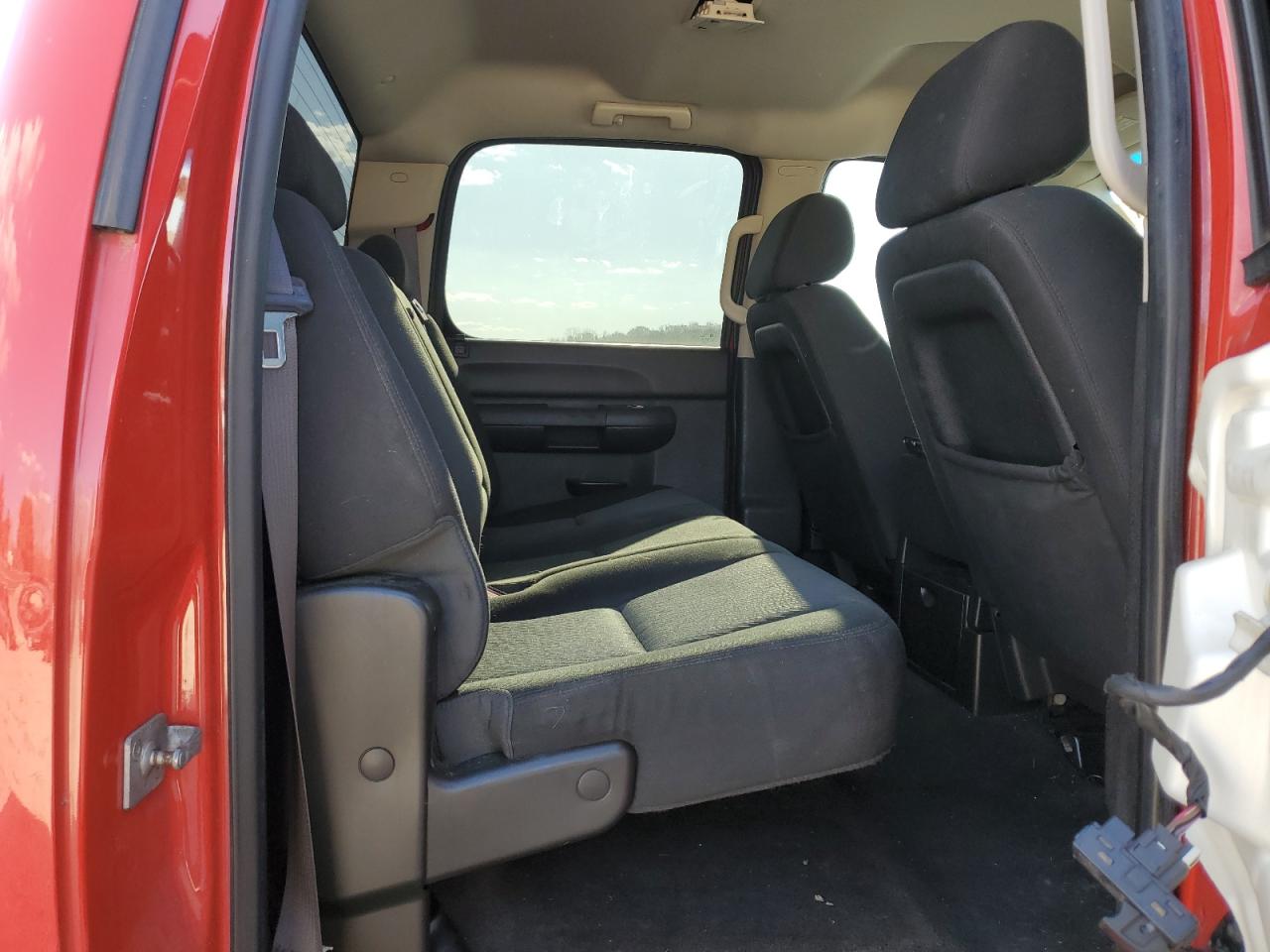 2014 Chevrolet Silverado - Image 10