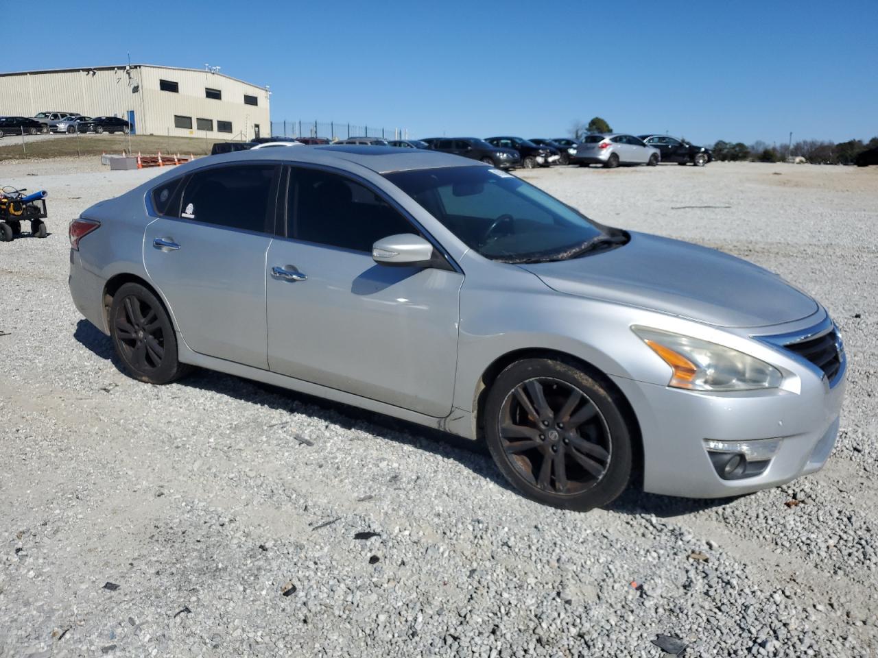 2015 Nissan Altima - Image 4
