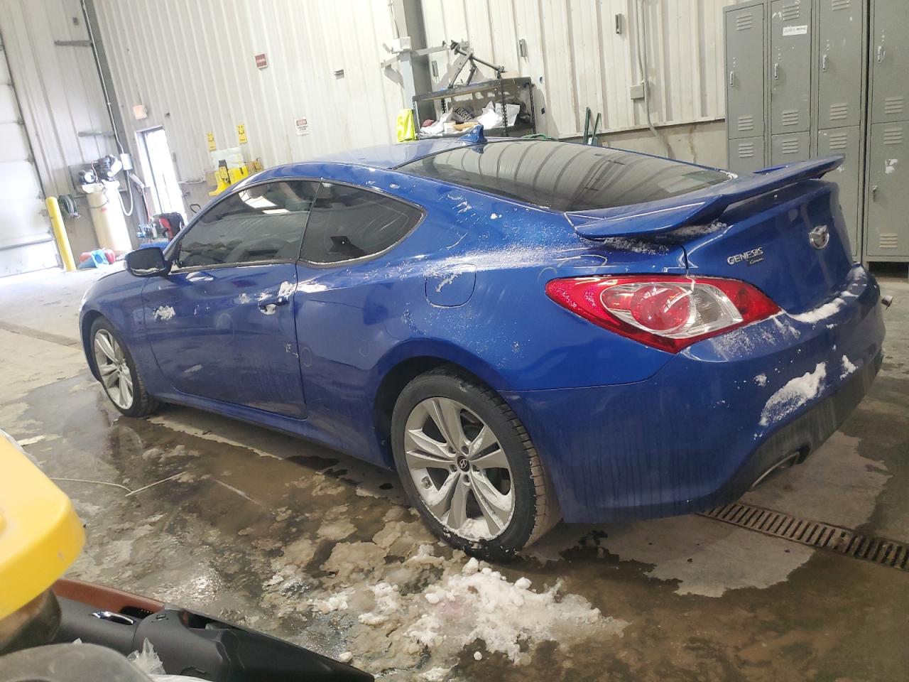 2010 Hyundai Genesis - Image 2